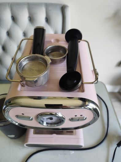 Pink coffee machine & coffee bean grinder