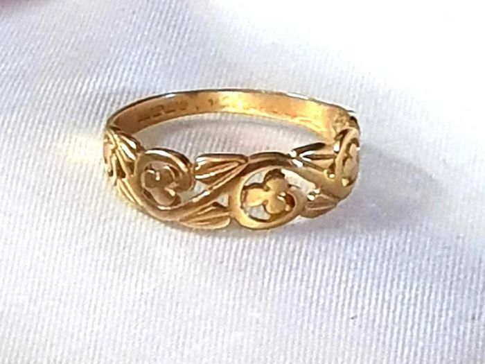 Vintage Hallmarked 9ct Gold 'Clover' Wedding Band