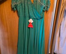 ladies beautiful embellished dress size 18 BNWT