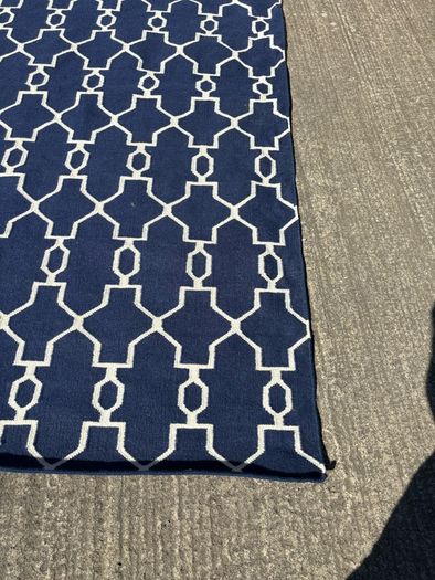 Wool woven rug ( new)