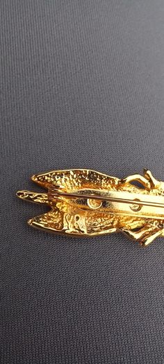 Vintage jewelry is sold individually for 5 to 10 euros