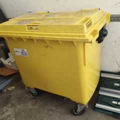 wheelie bin