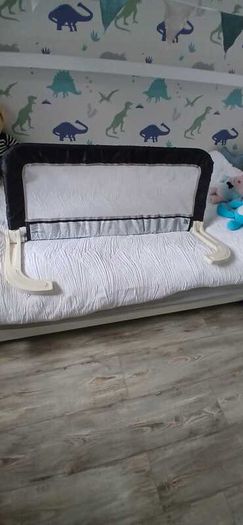 Bed guard rail safety protector