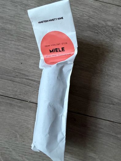 19/99 Cream Highlight Stick Miele