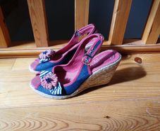 BN size 5 Wedge Sandals