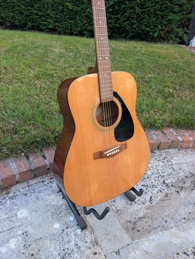 Yamaha F310 Acoustic Guitar
