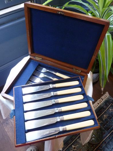 Antique Walker and Hall Silver Plate Fish Knives and Forks. Set of 6 in Fitted Wooden Box