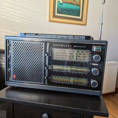 Grundig Satellit 2000 - 21 Band Vintage Radio