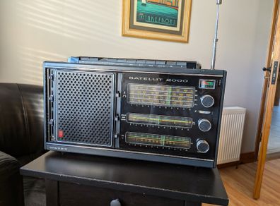 Grundig Satellit 2000 - 21 Band Vintage Radio
