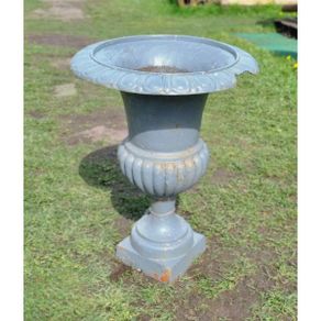 Cast Iron Urn Damaged KAS1247