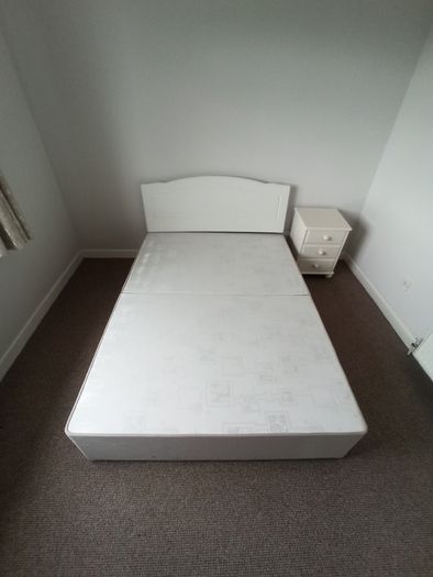 Double divan bed