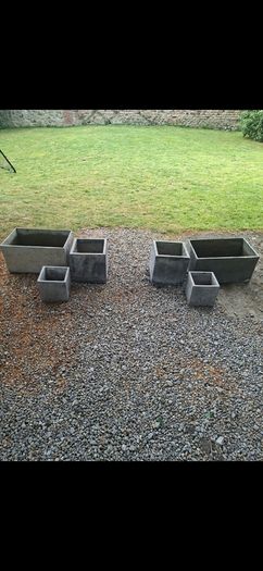 Set of grey pots / front door / patio
