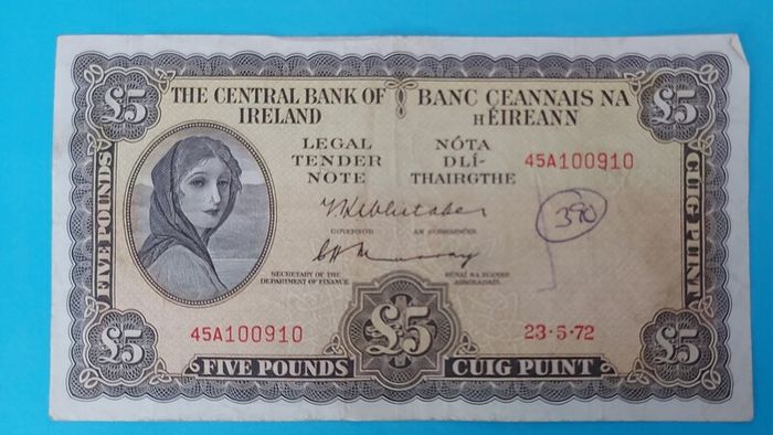Irish 1970's 4 X Lavery Five pound banknote in Fine condition