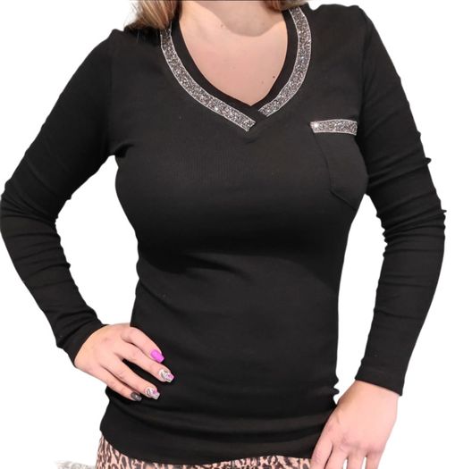 Women's blouse with long sleeves