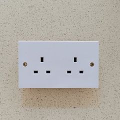White plug socket 2 gang