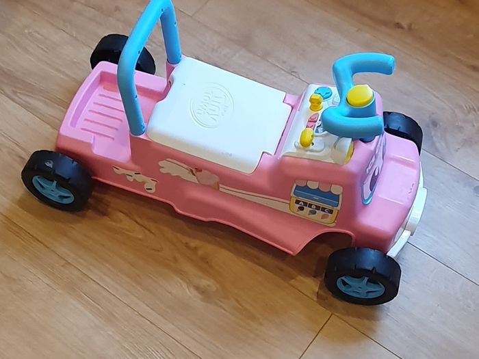 Push and pull ice cream truck