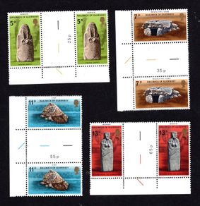 1977 Guernsey Pre-Hospital Monuments Commemorative Stamps Gutter T pairs Mint Never Hinged (MNH)