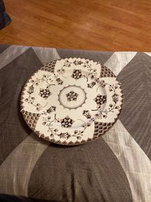 Plate with wall hanger - English Ironstone- Romance