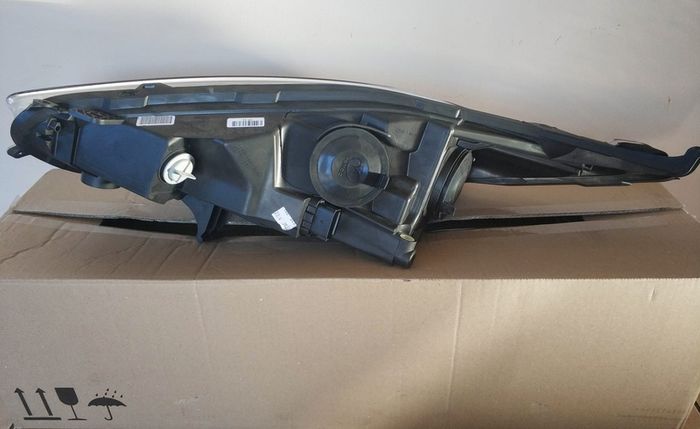RH headlight for Ford fiesta - 2126885. Brand new in the box