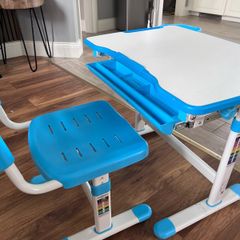 kids desk and chair