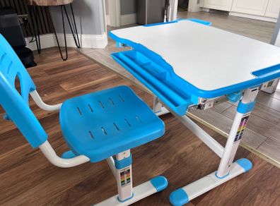 kids desk and chair