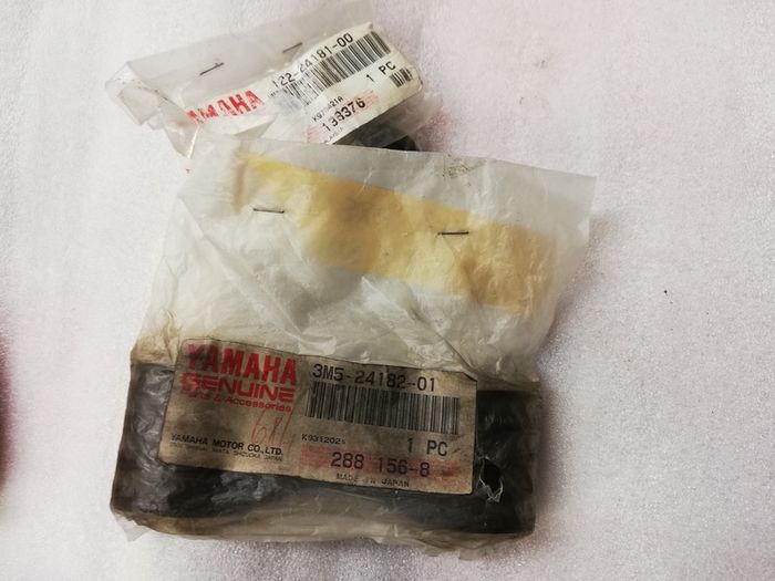 Yamaha RXS100 fuel tank rubbers