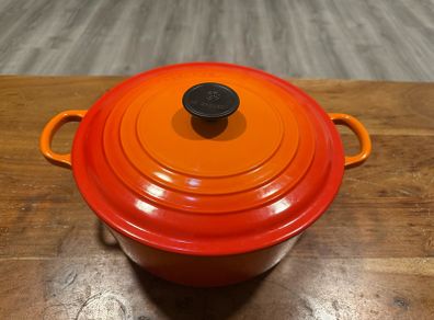 Le Creuset 26cm Cast Iron Casserole Dutch Oven Volcanic