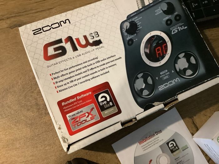 Zoom G1u (Usb) Guitar Multi-Effects Pedal box