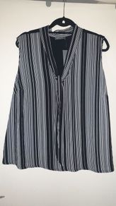PLUS SIZE (20) Monochrome Stripe Top. New