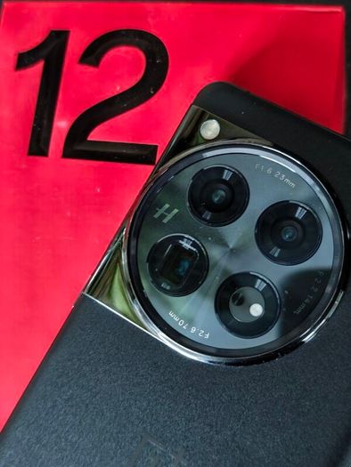 One Plus 12 - 512gb, Ram - 16gb, Dual Sim!