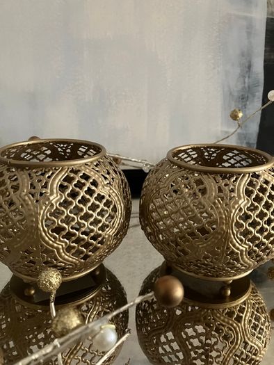 2 Decorative Candle Holders and Jeweled Garland