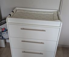 Changing table + mat and nappy caddy