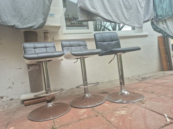 bar stool