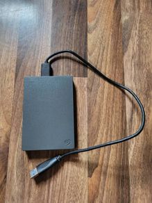 Seagate  Seagate USB 3.0 2TB External Basic Portable Hard Drive