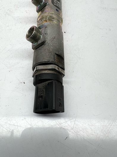 2011 Bmw 5 Series F10 Fuel Common Injection Rail With 2 Sensors 780912804 A2l4b77s