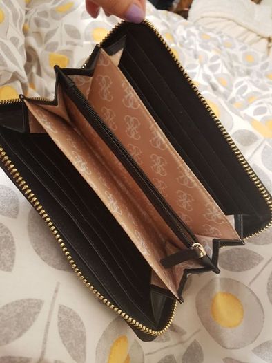 guess wallet