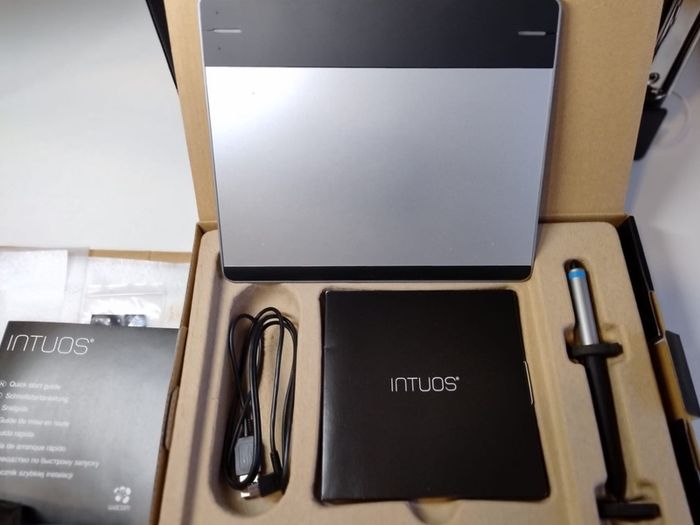 WACOM Intuos Manga Pen & Touch