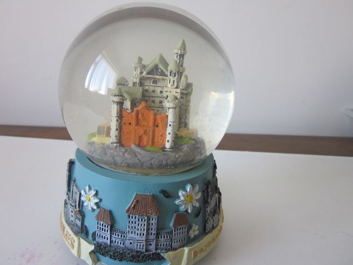 Vintage Musicial Snow Globe Bavarian Castles with Music  Edelweiss