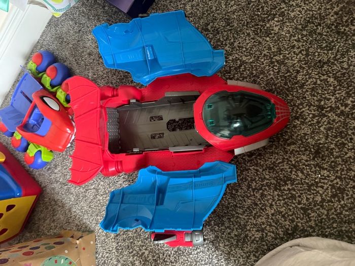 spiderman plane