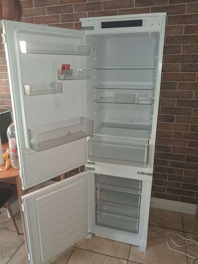Integrated fridge freezer