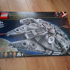 LEGO Star Wars 75257 Millennium Falcon