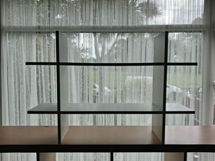 Wall shelving unit