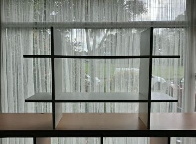 Wall shelving unit