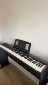 Roland FP-10 88-Key Digital Piano with Stand in Excellent Condition