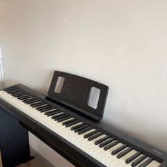 Roland FP-10 88-Key Digital Piano with Stand in Excellent Condition