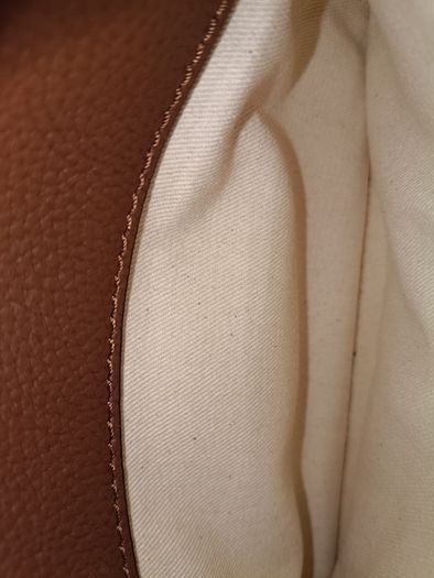 Uterque ladies crossbody genuine leather handbag in excellent condition and never used see last three photos for exact measurements FREE STANDARD POSTAGE INCLUDED