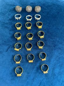 Collection of adjustable rings - gold and silver tone
