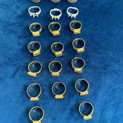 Collection of adjustable rings - gold and silver tone