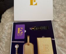Elton John  VIP travel set