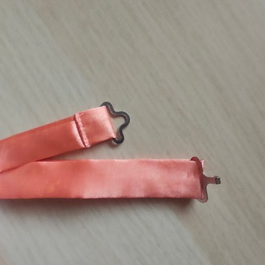 Peach tie